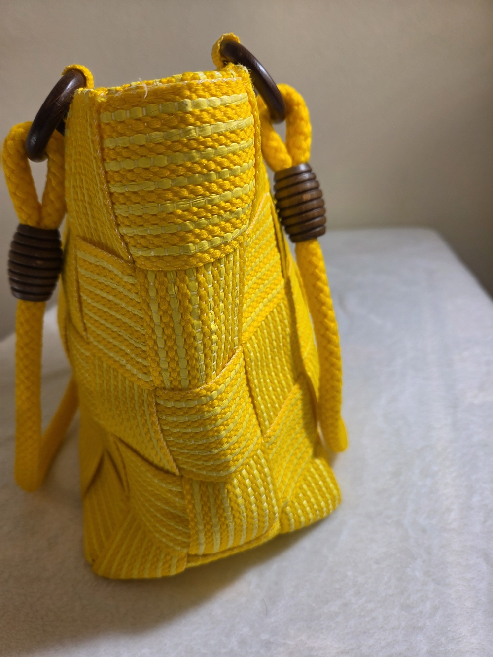 M&G Bertini Yellow Woven Basket Tote Bag Wooden Ring Handles Summer Beach Purse - Picture 4 of 15